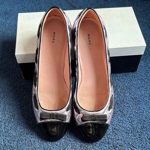 Marc Jacobs black & pink flats * sz 40.5 *